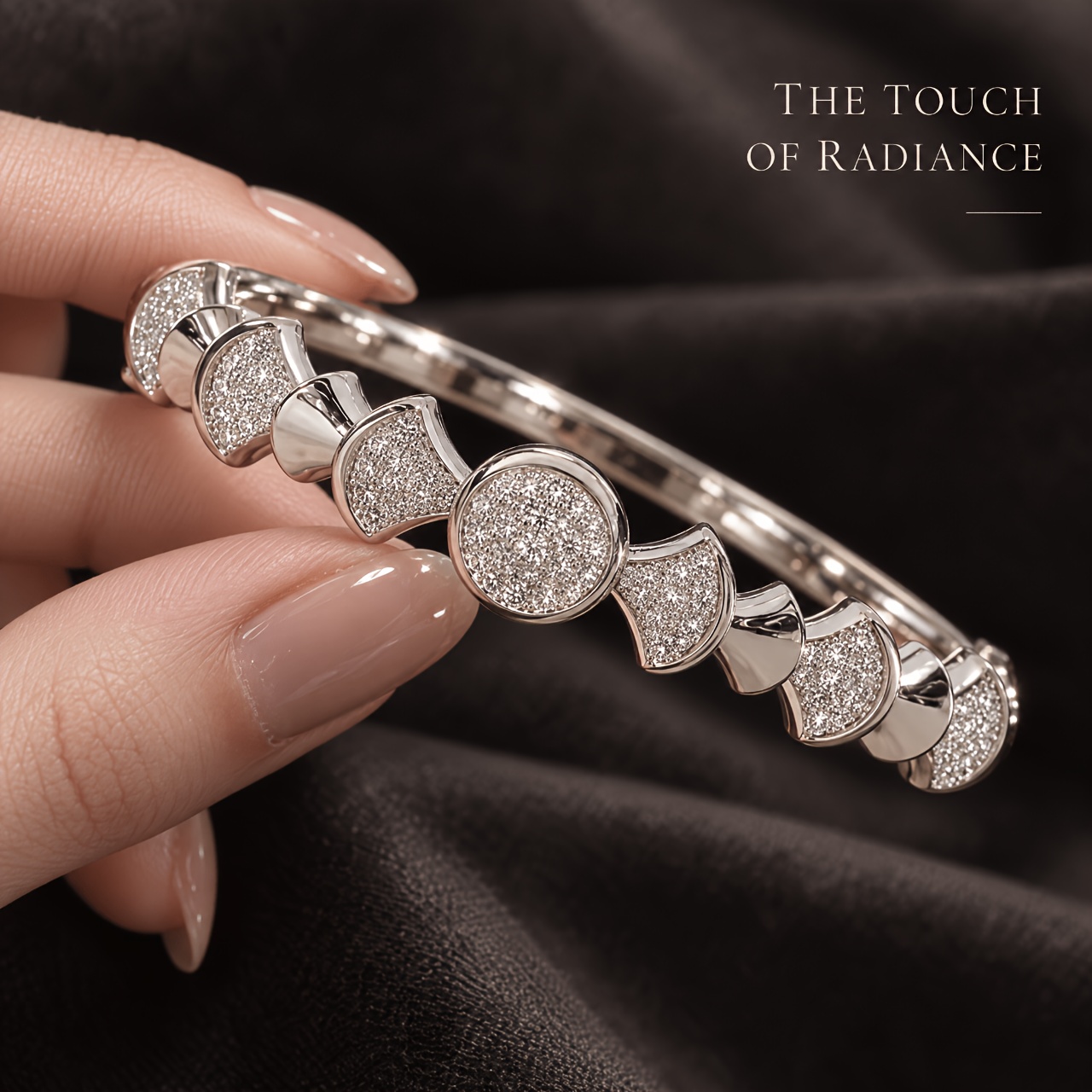 Women's Light Luxury Fan-Shaped Round Synthetic Zirconia Open Bangle